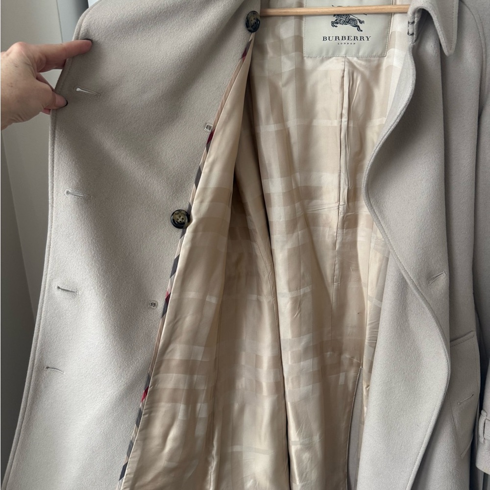 Burberry Beige Double-Breasted Trench Coat with Notch Collar - Picture 5 of 6